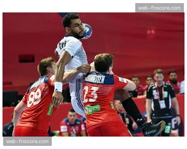 挪威手球俱乐部上市计划引发讨论，职业体育资本化利弊几何。