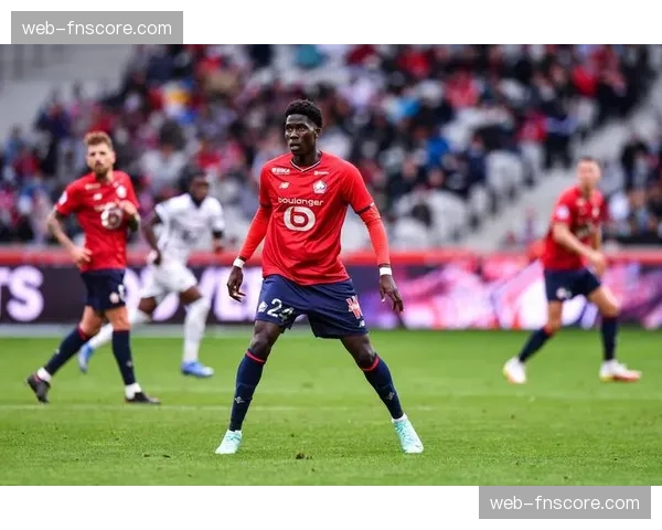 特写：门将的视角—洛里昂门将姆沃戈讲述如何在混合防守中指挥防线